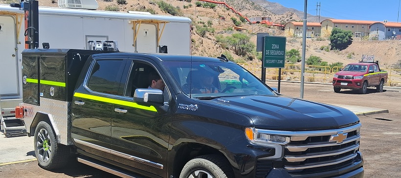 Servicios Transversales entrega camioneta especialmente equipada a la Gerencia de Transporte de Fluidos