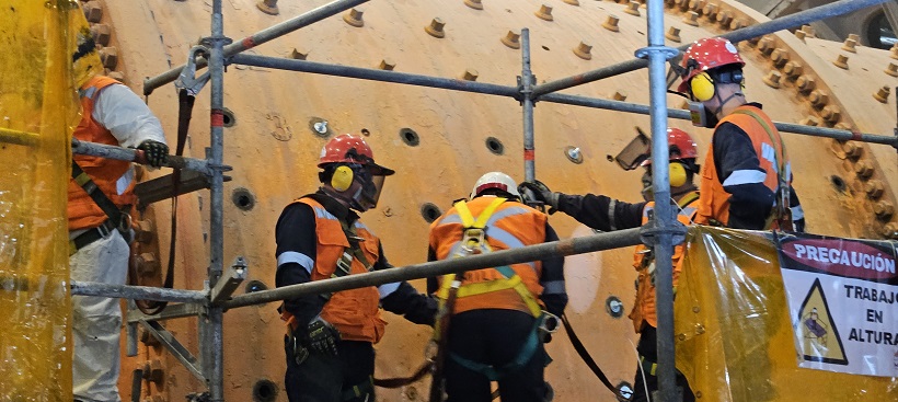 Históricamente, dicha actividad presentaba una duración promedio de 92 horas, superando ampliamente las 75 horas planificadas. A partir de un riguroso análisis, el equipo identificó oportunidades de mejora que permitieron optimizar la ejecución, alcanzando un tiempo de 56 horas, meta definida como referencia desde el inicio del proyecto.
